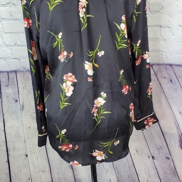 SATINY Loungewear Long-Sleeved Floral Top in Small - Picture 6 of 10